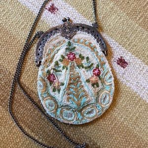 Gorgeous beaded purse with 100% silk lining